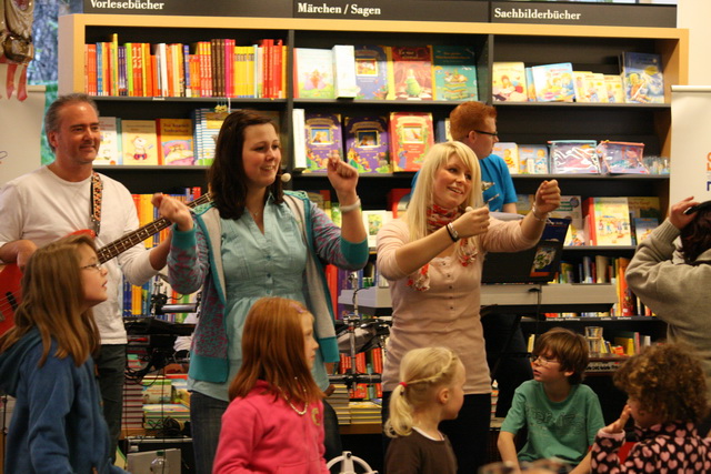 gal/2010/2010 Saitentwist Mayersche 13.11. Tierisches/2010 Saitentwist Mayersche 13.11. 200.jpg